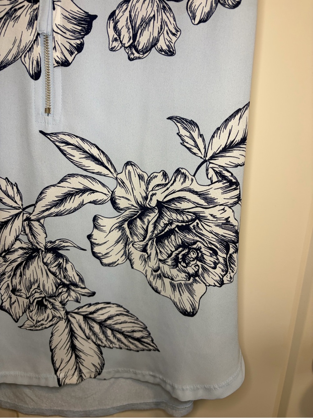 Candies Light Blue Floral Zip-Front Sleeveless Top - Picture 2 of 4